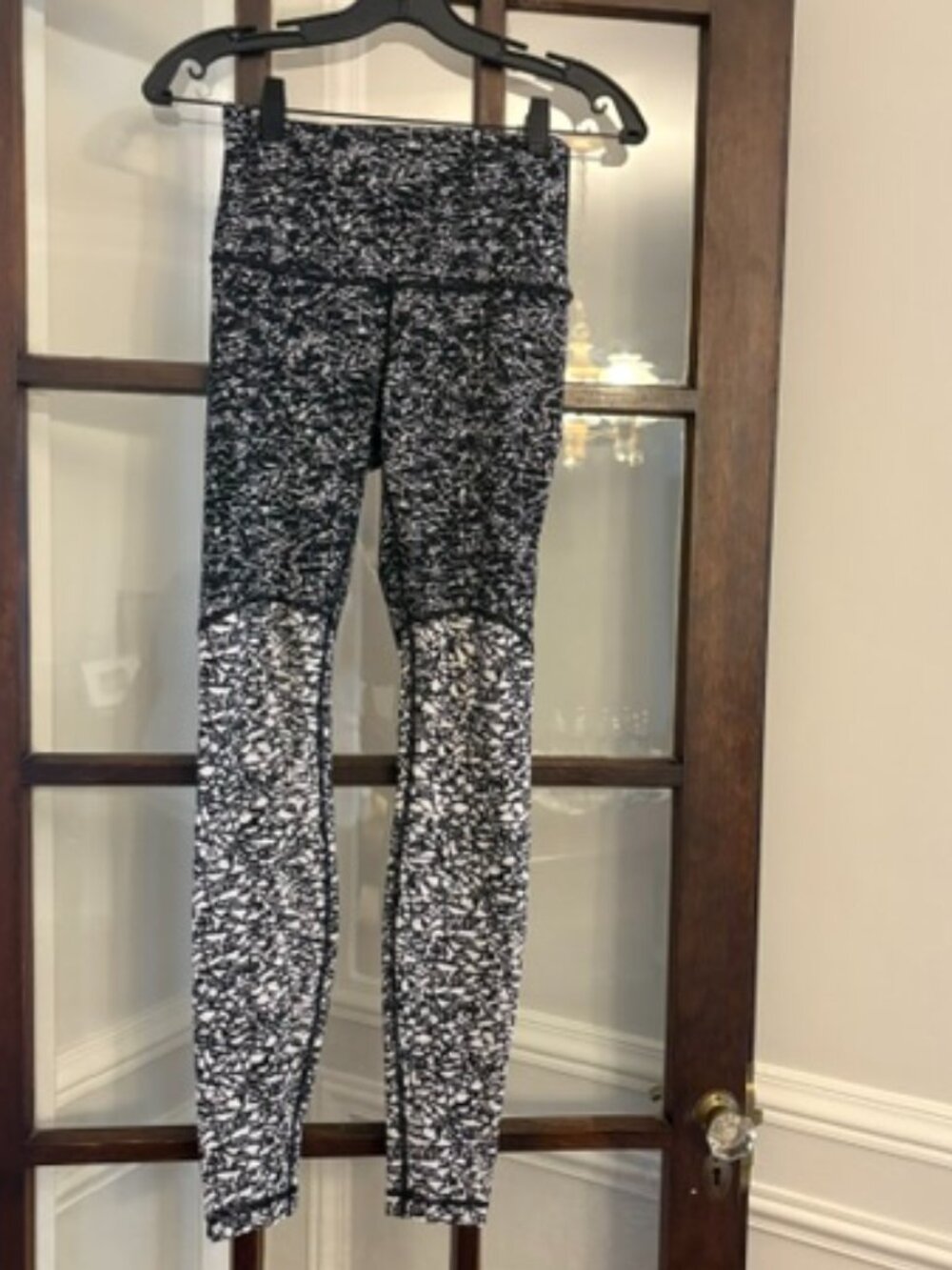 Lululemon Wunder Under Leggings in Black and White "Icebreaker" Pattern, Size 6